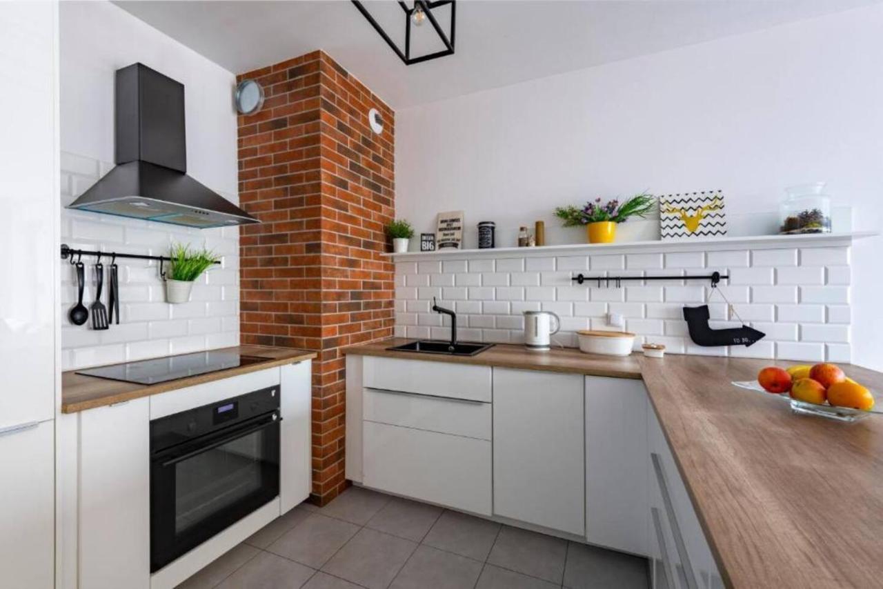Woronicza 33B: Private Apartment with Separate Bedroom, Balcony & Free Parking Warsaw Exterior photo