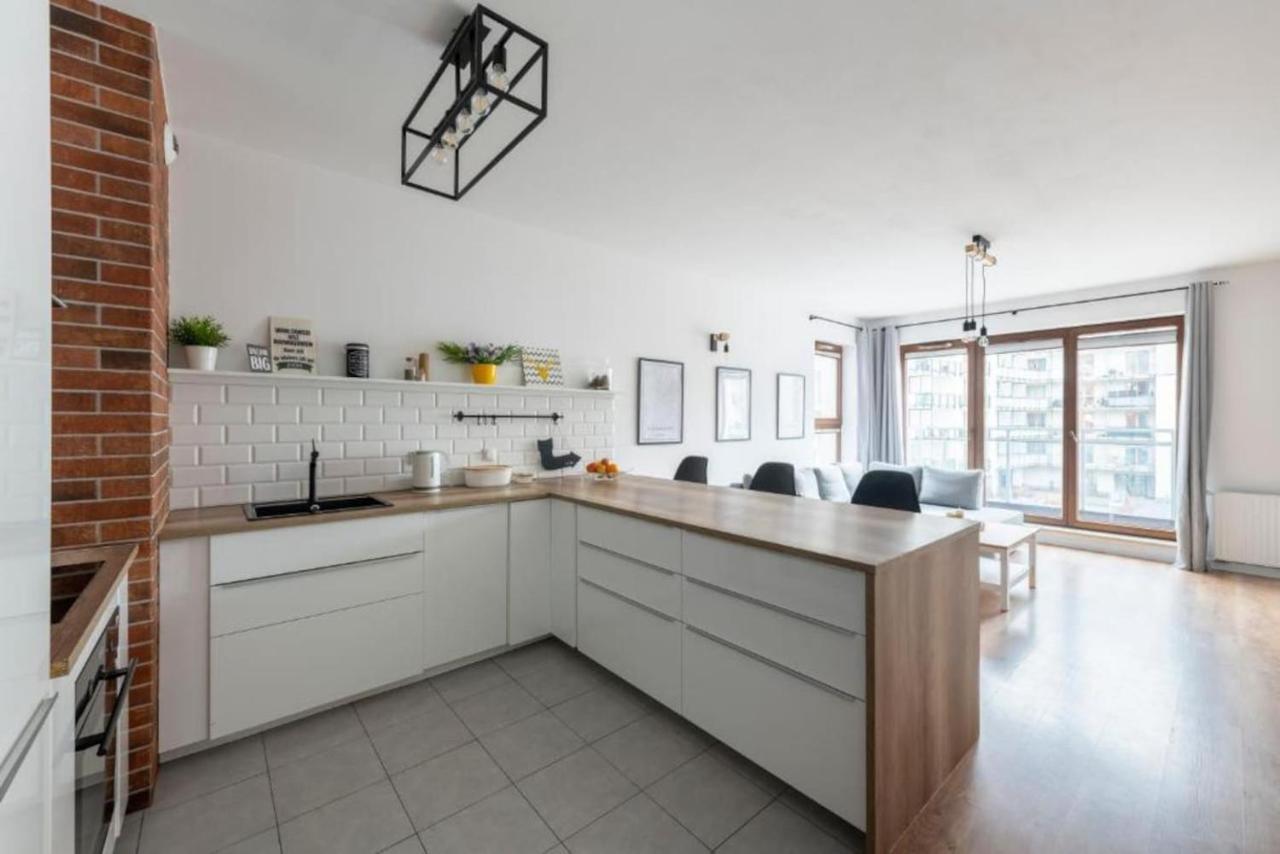 Woronicza 33B: Private Apartment with Separate Bedroom, Balcony & Free Parking Warsaw Exterior photo