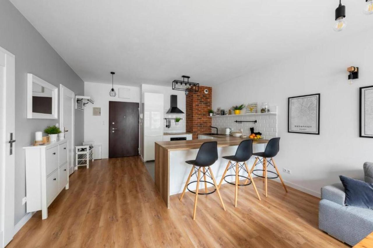 Woronicza 33B: Private Apartment with Separate Bedroom, Balcony & Free Parking Warsaw Exterior photo